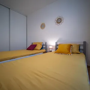 Appartement Equipe Terrasse Et Parking Prive, Marseille